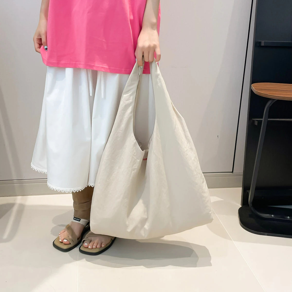 Women handbags. Simple and large-capacity lazy wind relaxation bag Hobo bag commuting bag 2025 early autumn new tide Joker bag