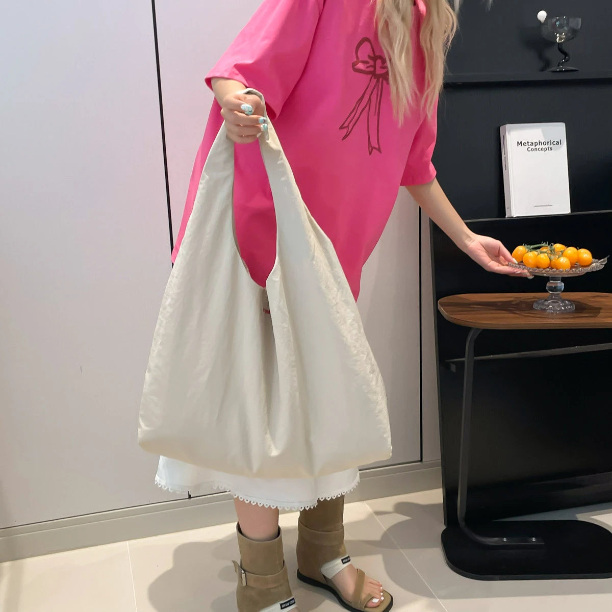 Women handbags. Simple and large-capacity lazy wind relaxation bag Hobo bag commuting bag 2025 early autumn new tide Joker bag