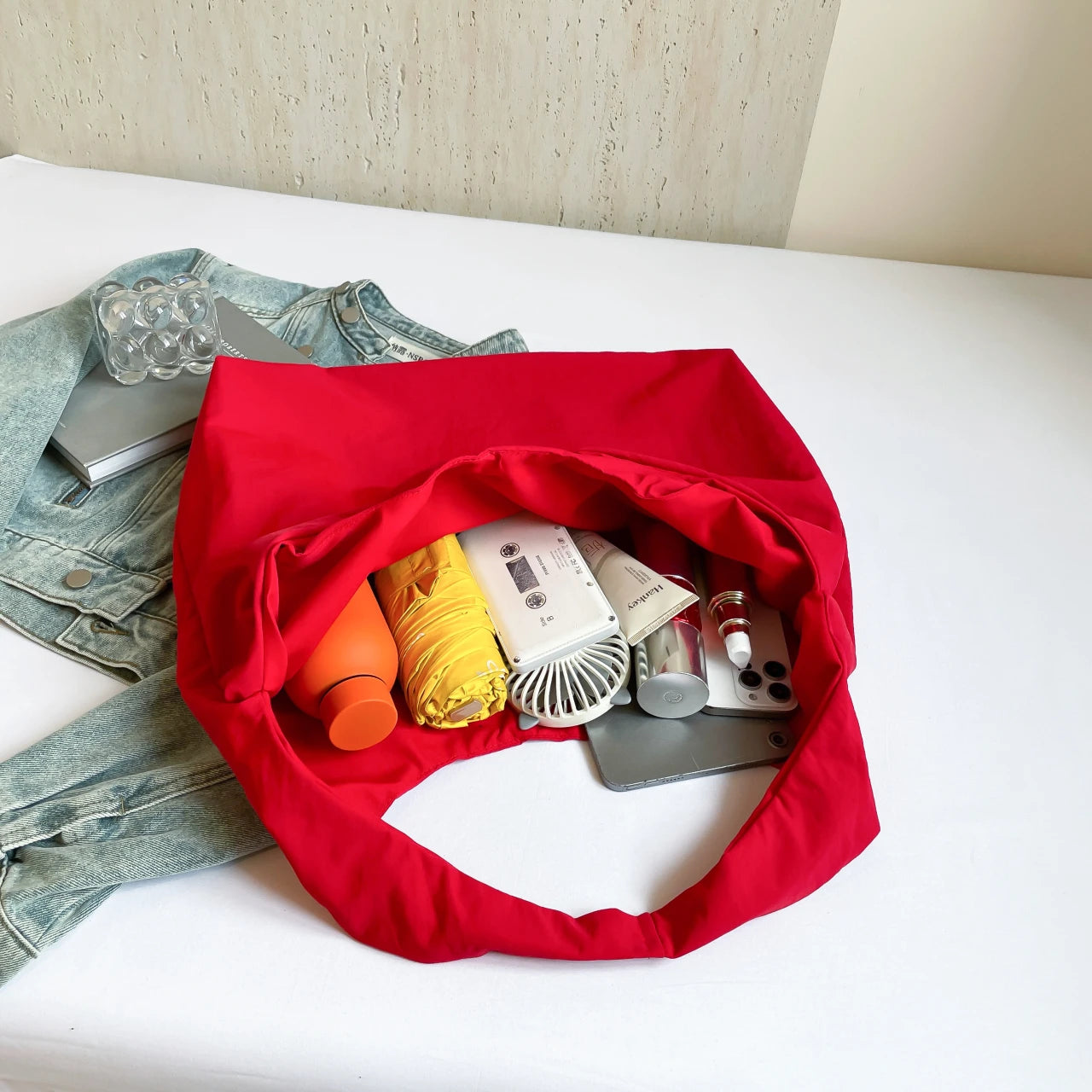 Women handbags. Simple and large-capacity lazy wind relaxation bag Hobo bag commuting bag 2025 early autumn new tide Joker bag