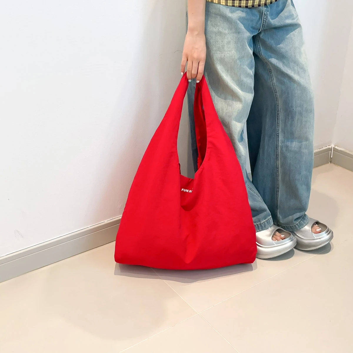 Women handbags. Simple and large-capacity lazy wind relaxation bag Hobo bag commuting bag 2025 early autumn new tide Joker bag