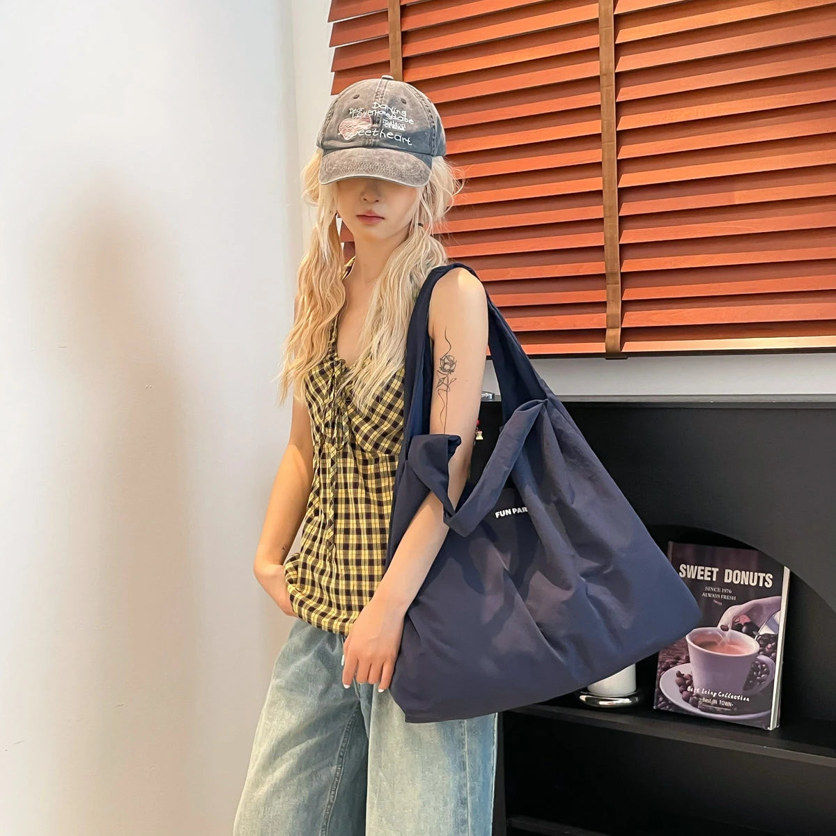 Women handbags. Simple and large-capacity lazy wind relaxation bag Hobo bag commuting bag 2025 early autumn new tide Joker bag