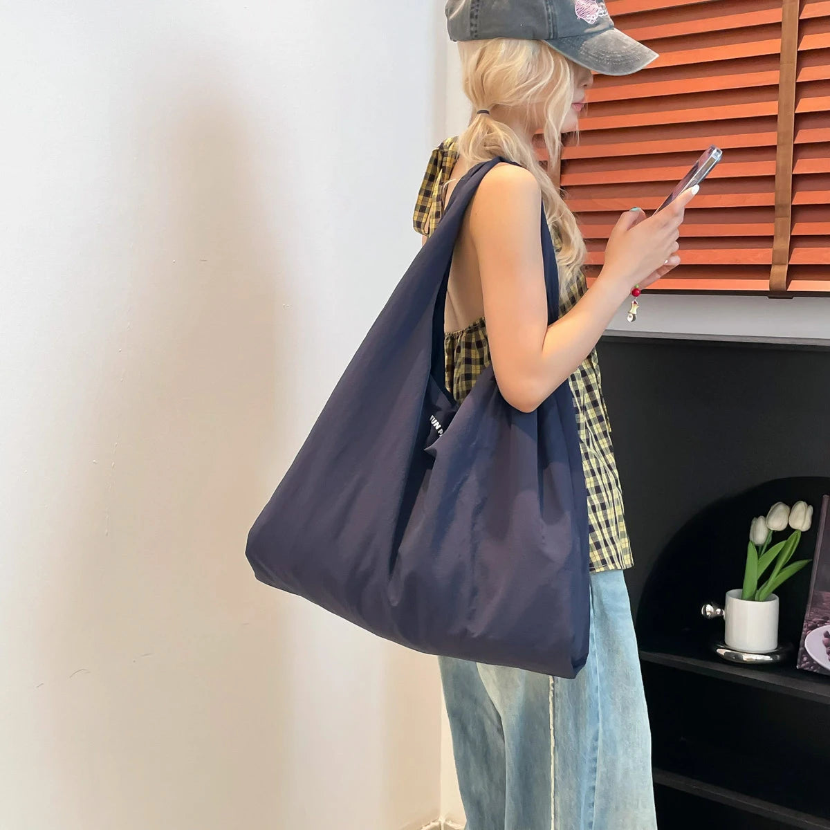 Women handbags. Simple and large-capacity lazy wind relaxation bag Hobo bag commuting bag 2025 early autumn new tide Joker bag