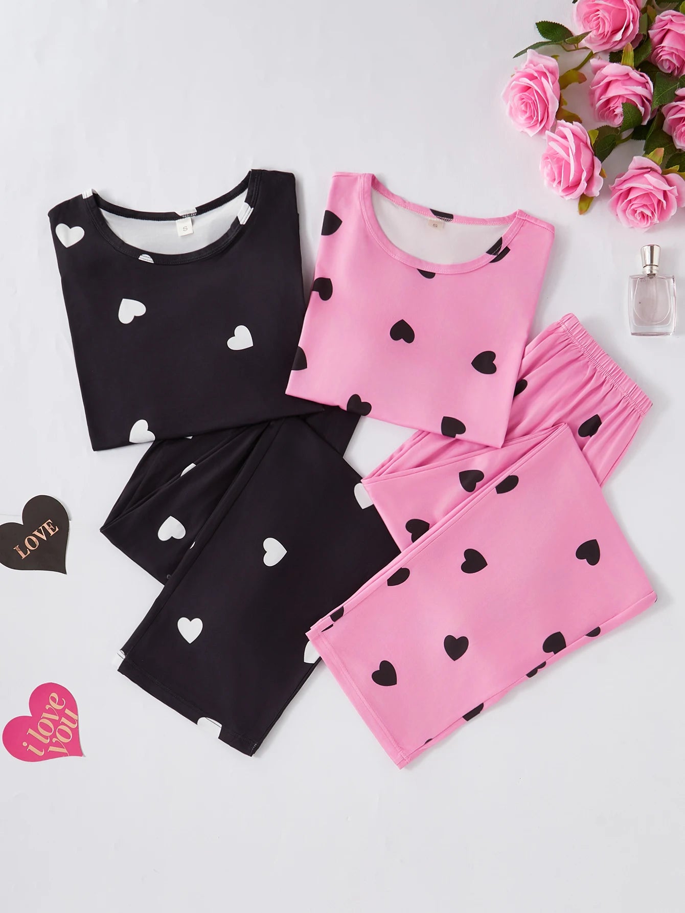 A new four-piece soft pajama set for women with heart-shaped printed short-sleeved shirts and long pants, casual and comfortable