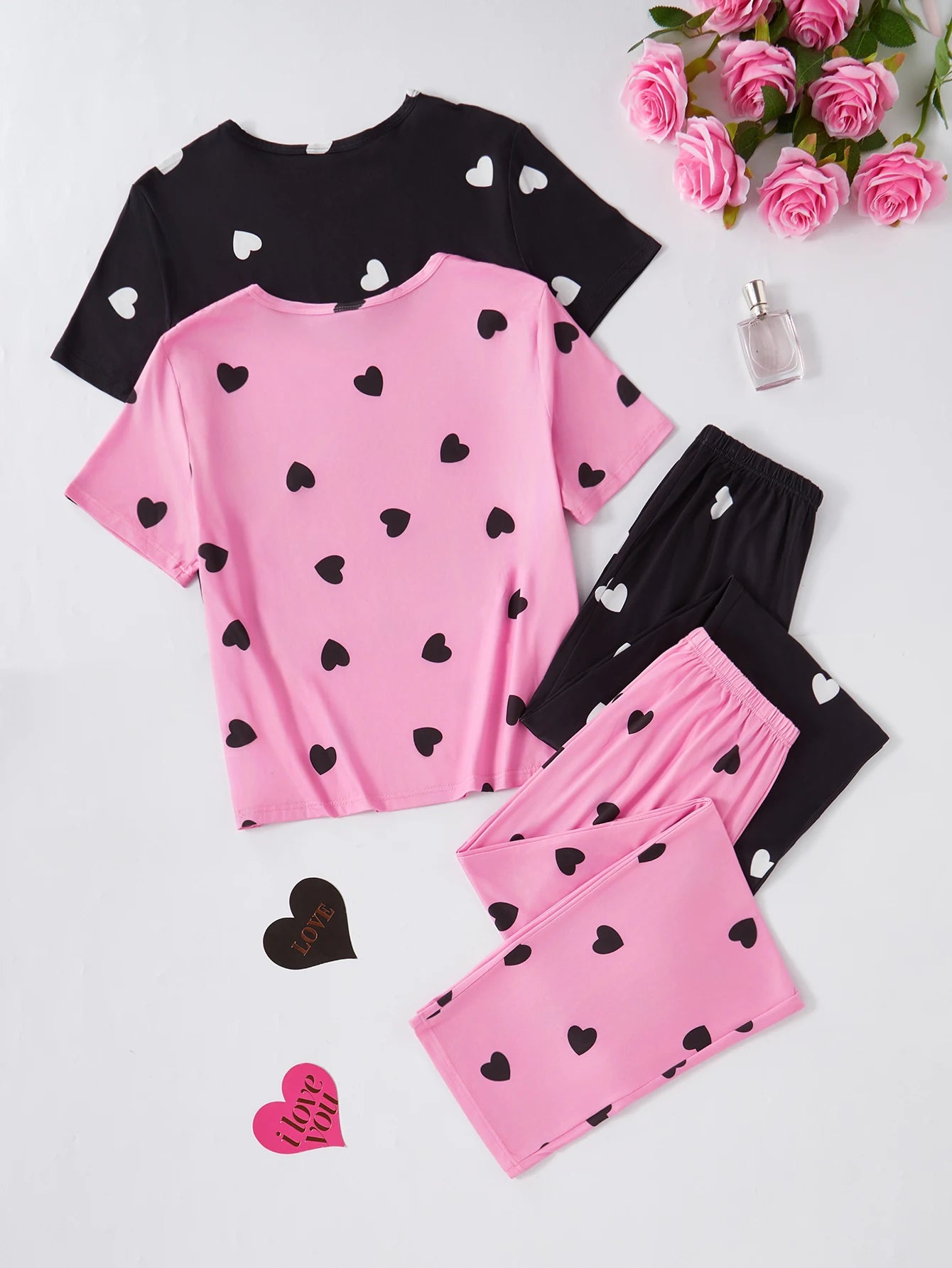 A new four-piece soft pajama set for women with heart-shaped printed short-sleeved shirts and long pants, casual and comfortable