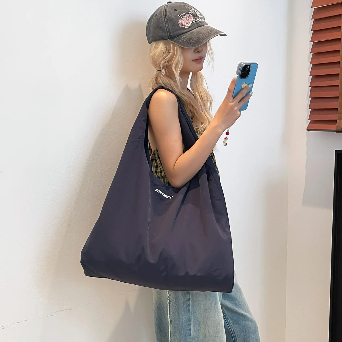 Women handbags. Simple and large-capacity lazy wind relaxation bag Hobo bag commuting bag 2025 early autumn new tide Joker bag