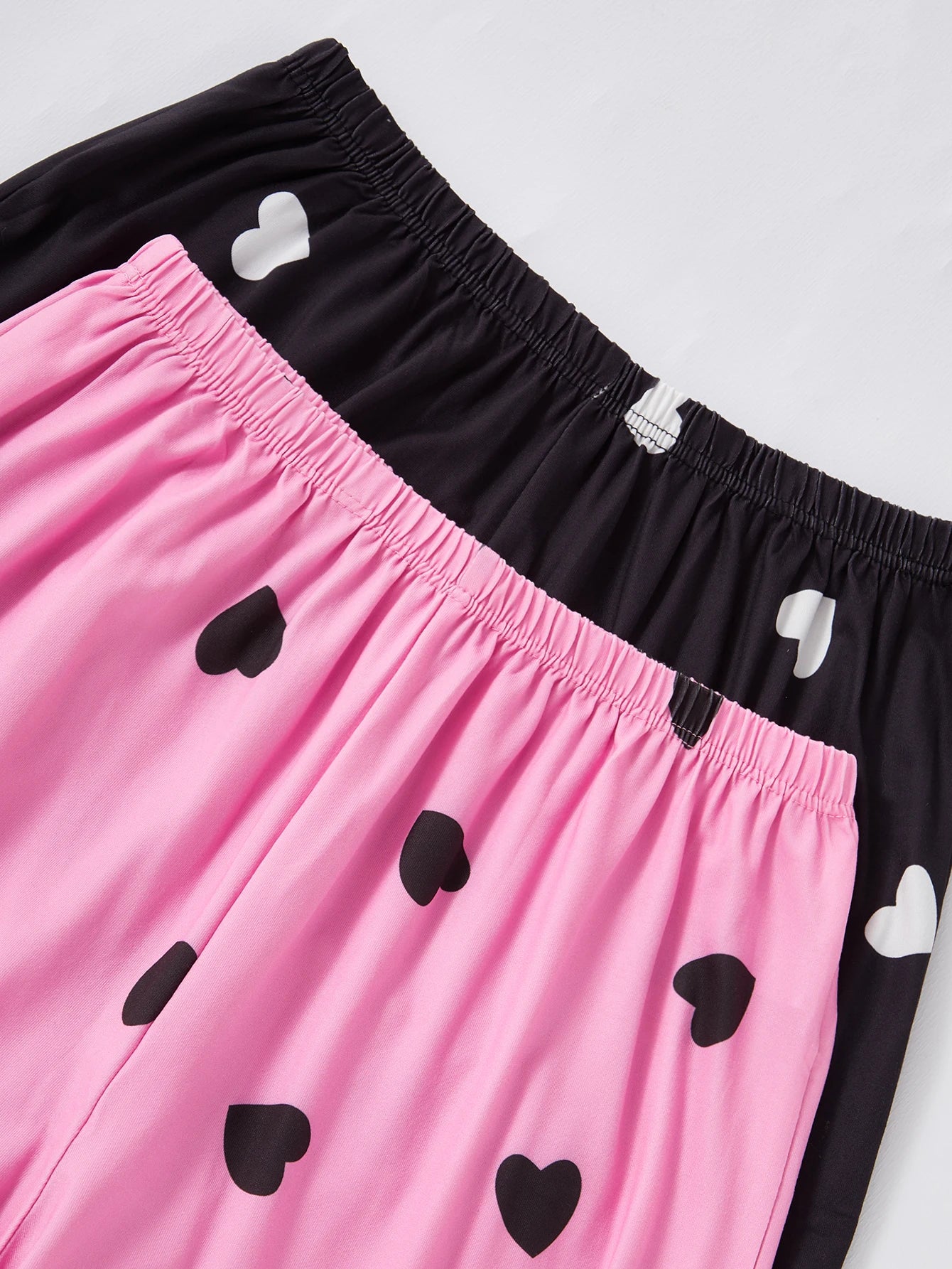 A new four-piece soft pajama set for women with heart-shaped printed short-sleeved shirts and long pants, casual and comfortable