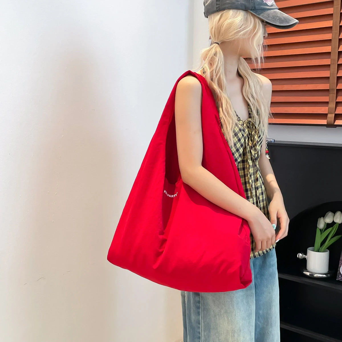 Women handbags. Simple and large-capacity lazy wind relaxation bag Hobo bag commuting bag 2025 early autumn new tide Joker bag