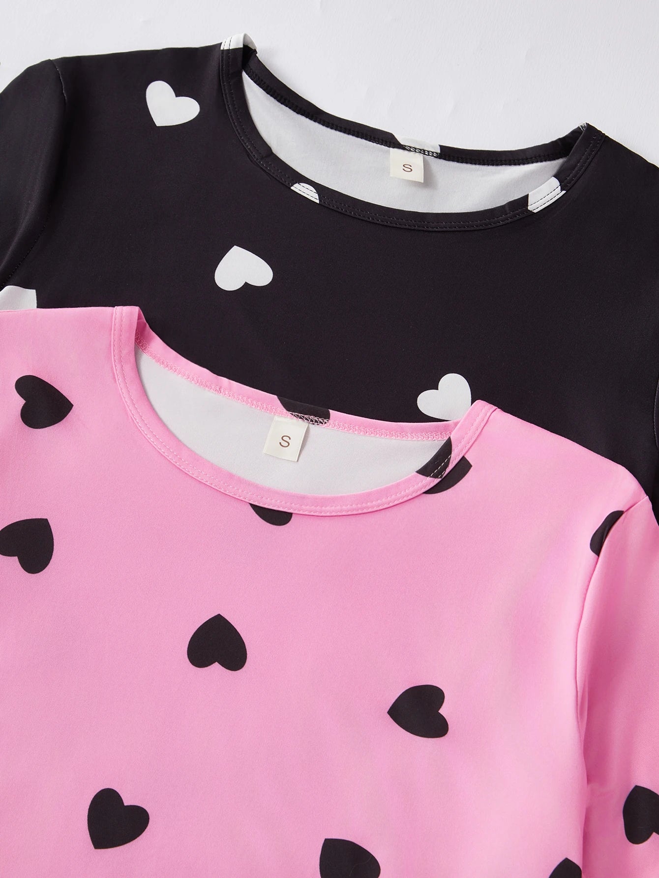 A new four-piece soft pajama set for women with heart-shaped printed short-sleeved shirts and long pants, casual and comfortable