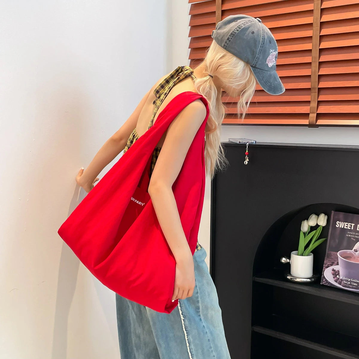 Women handbags. Simple and large-capacity lazy wind relaxation bag Hobo bag commuting bag 2025 early autumn new tide Joker bag