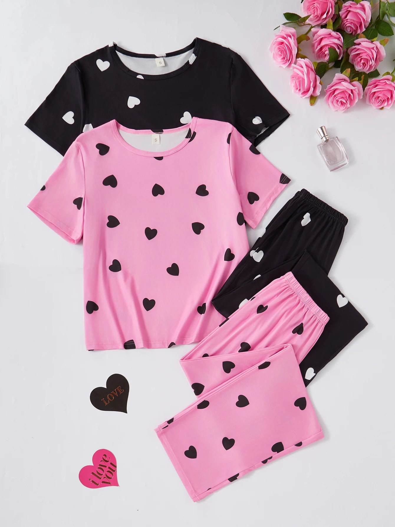 A new four-piece soft pajama set for women with heart-shaped printed short-sleeved shirts and long pants, casual and comfortable
