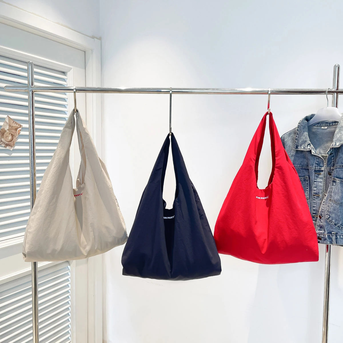 Women handbags. Simple and large-capacity lazy wind relaxation bag Hobo bag commuting bag 2025 early autumn new tide Joker bag
