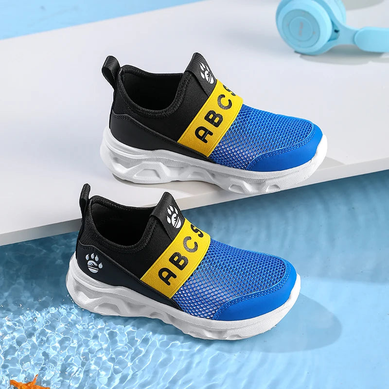 Kids' Sports Shoes: Minimalist Design for Comfort and Practicality