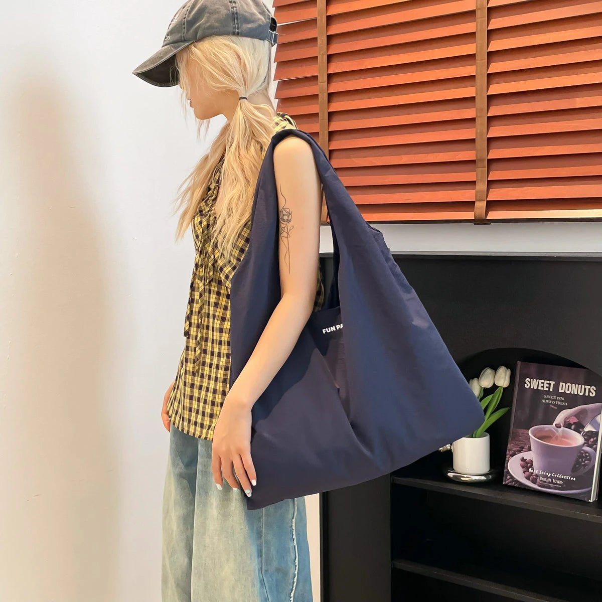Women handbags. Simple and large-capacity lazy wind relaxation bag Hobo bag commuting bag 2025 early autumn new tide Joker bag
