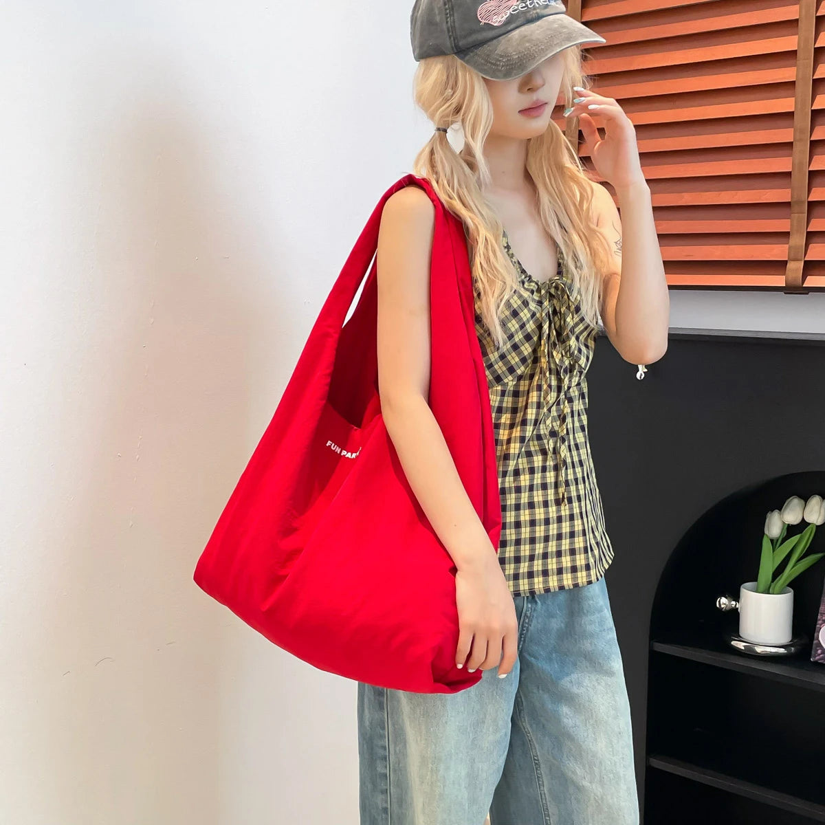 Women handbags. Simple and large-capacity lazy wind relaxation bag Hobo bag commuting bag 2025 early autumn new tide Joker bag