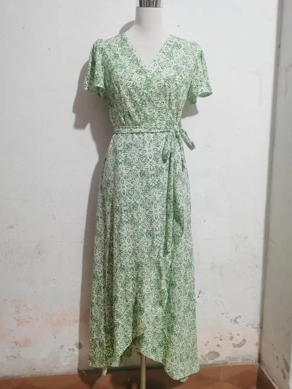 New Summer Women's V-neck Print Short-sleeve One-piece Belted Dress Beach Vacation Style Midi Skirt Regular Waistline