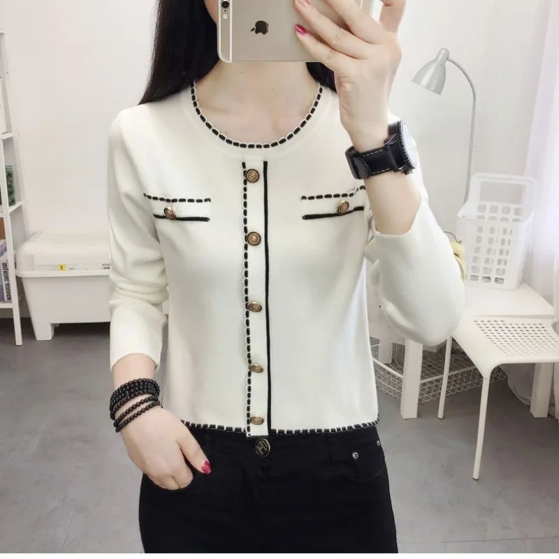 Autumn and Winter Women's Tees Pullover Round Neck Contrast Single Breasted Tie Flowers Long Sleeved Sweater Knitted Casual Tops