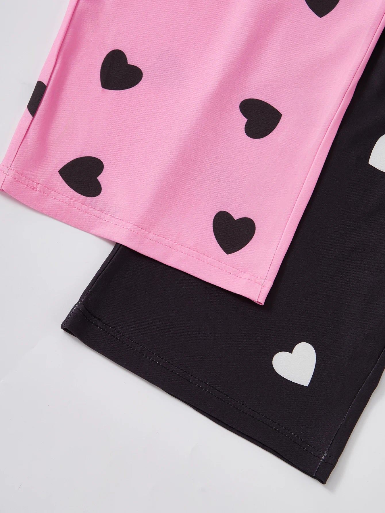 A new four-piece soft pajama set for women with heart-shaped printed short-sleeved shirts and long pants, casual and comfortable