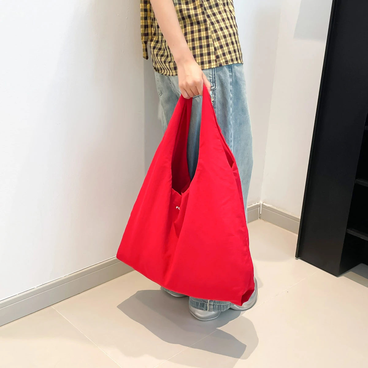 Women handbags. Simple and large-capacity lazy wind relaxation bag Hobo bag commuting bag 2025 early autumn new tide Joker bag