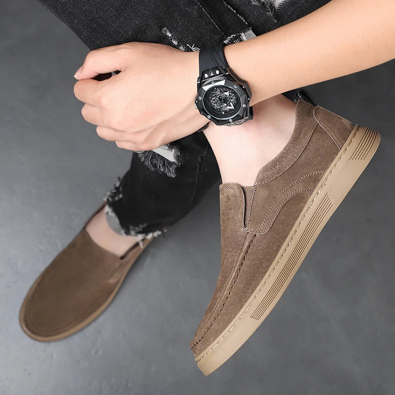 Men's shoes 2025 new autumn soft soled suede sneakers, youth versatile board shoes, one foot casual leather shoes