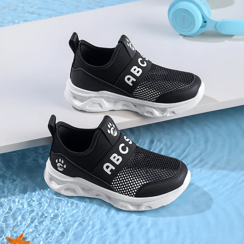 Kids' Sports Shoes: Minimalist Design for Comfort and Practicality