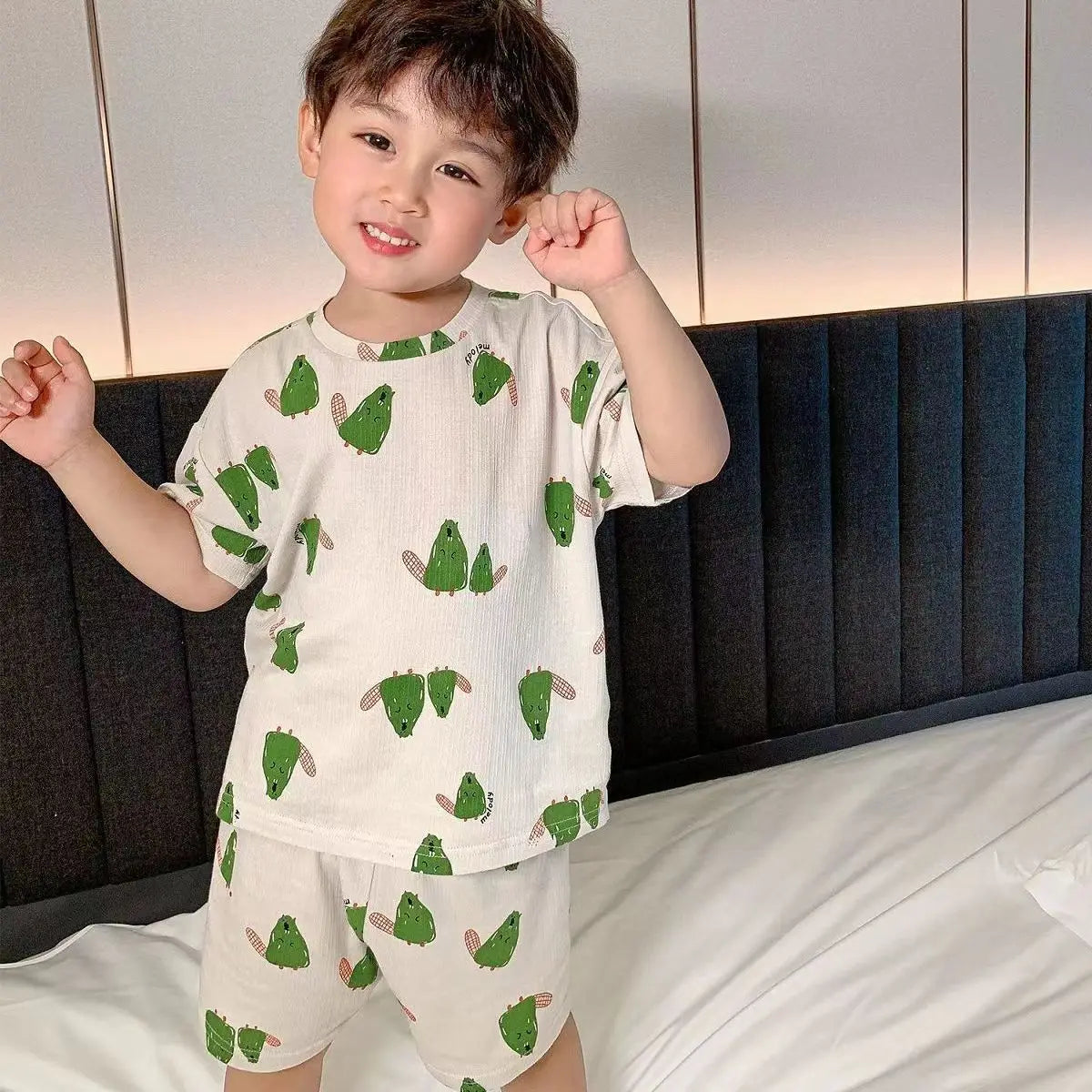 Summer Home Clothes Air-conditioned Clothes Boys and Girls Ice Silk Fabric Loose Short Sleeved Shorts Two-piece Set of Pajamas